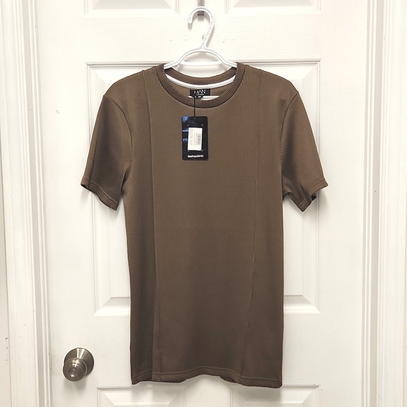 Brand New! BOOHOO MENS RIBBED STRIPE T SHIRT SIZE MEDIUM - Picture 1 of 3